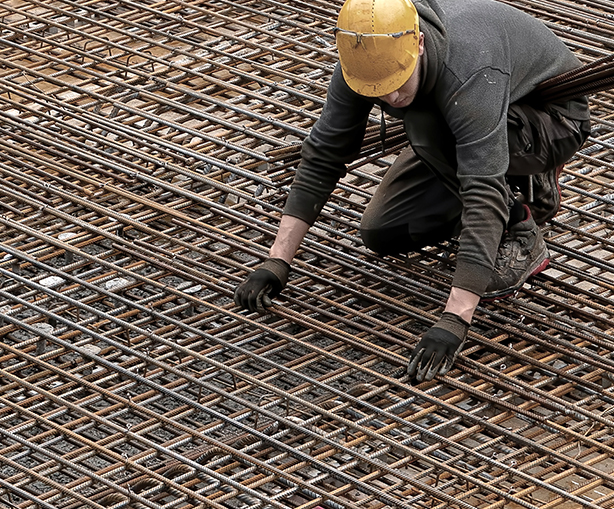Servicios 8 Aguas Claras Trabajador Con Estructura